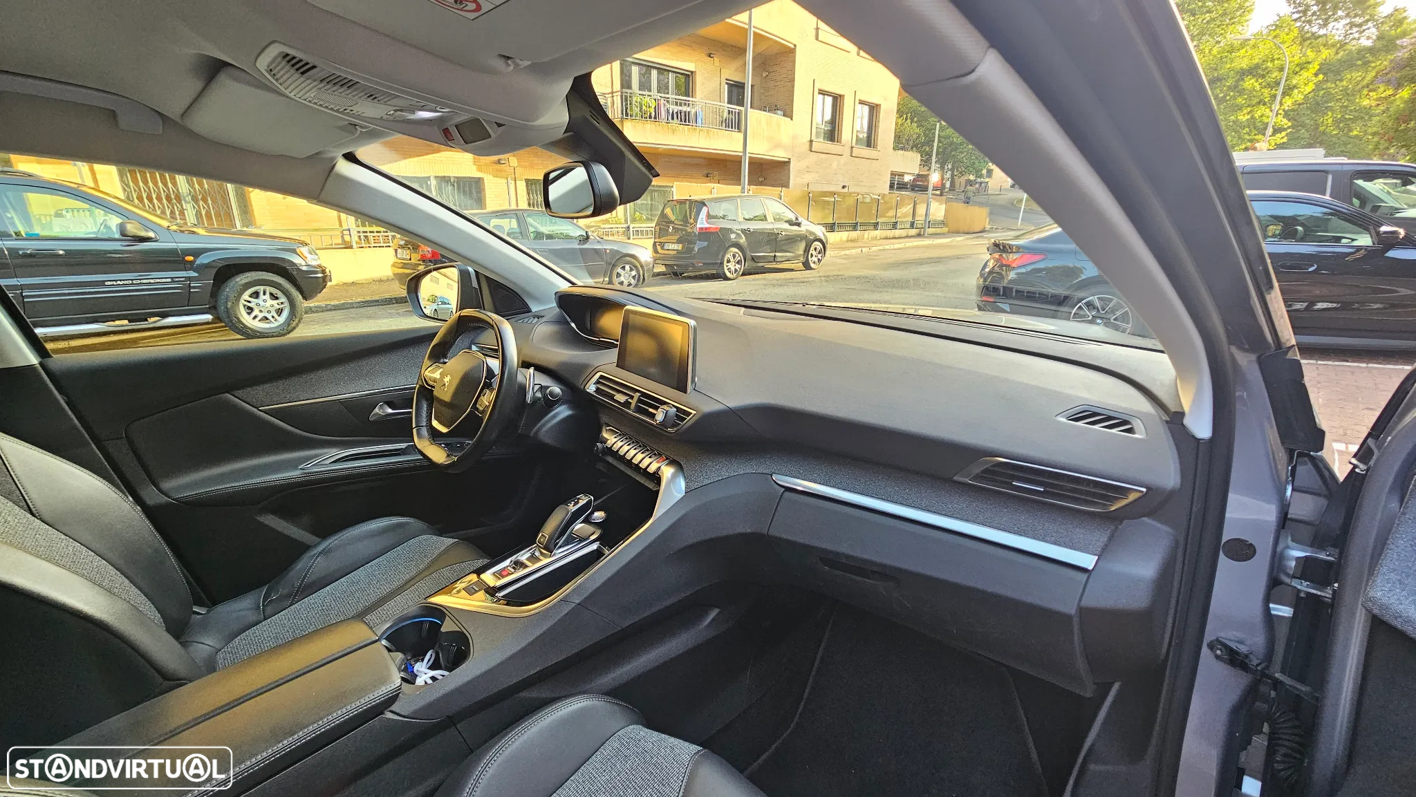 Peugeot 5008 1.5 BlueHDi Allure Pack EAT8 - 33