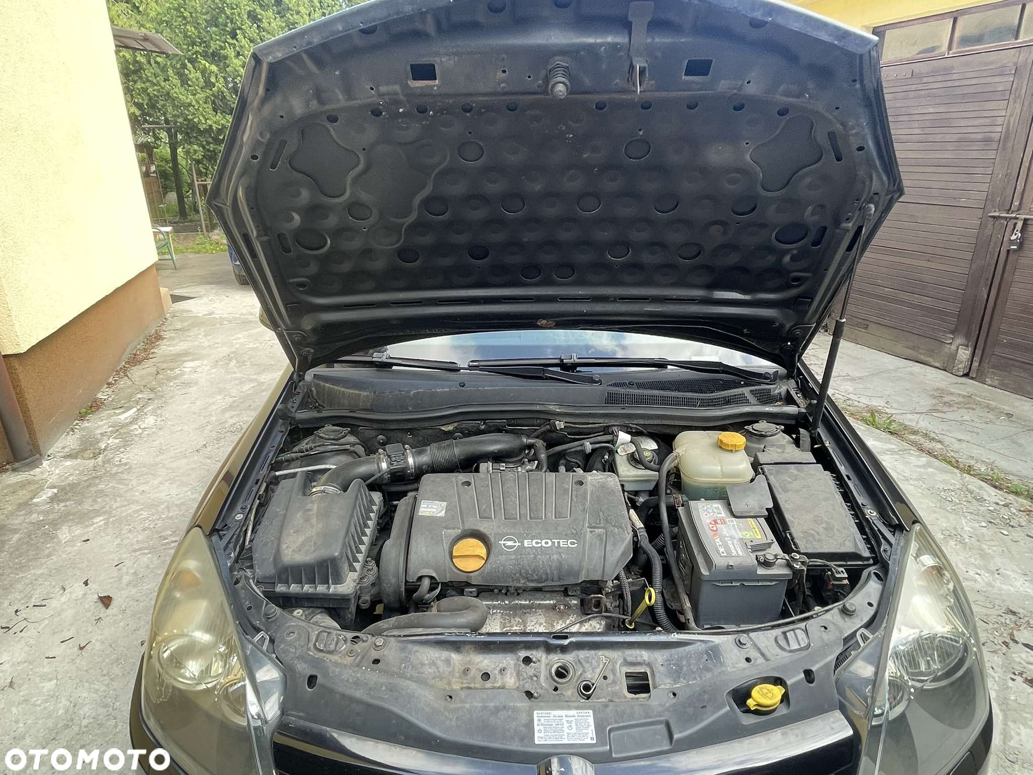 Opel Astra III GTC 1.8 Sport - 24