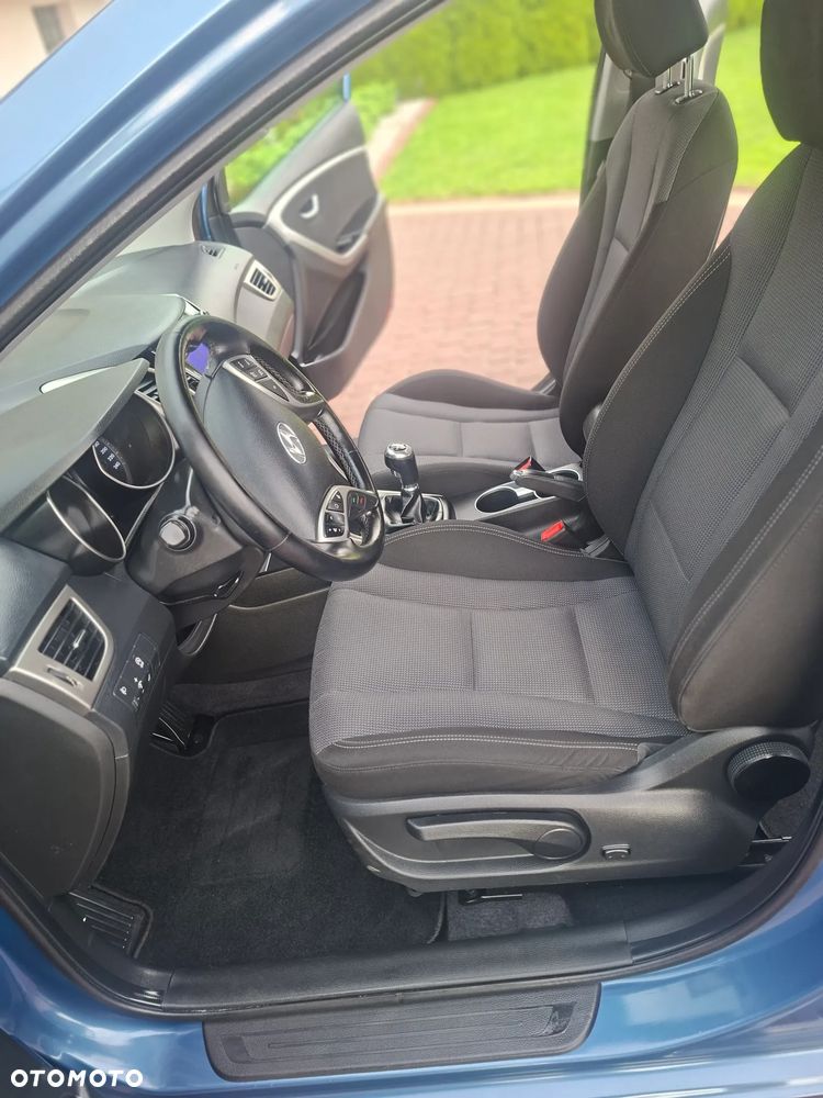 Hyundai i30 blue 1.4 Passion - 17