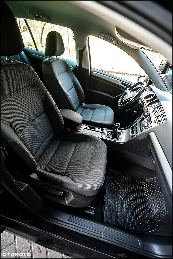 Volkswagen Golf - 37