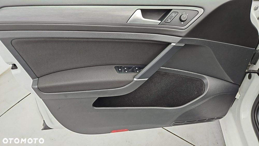 Volkswagen Golf - 10