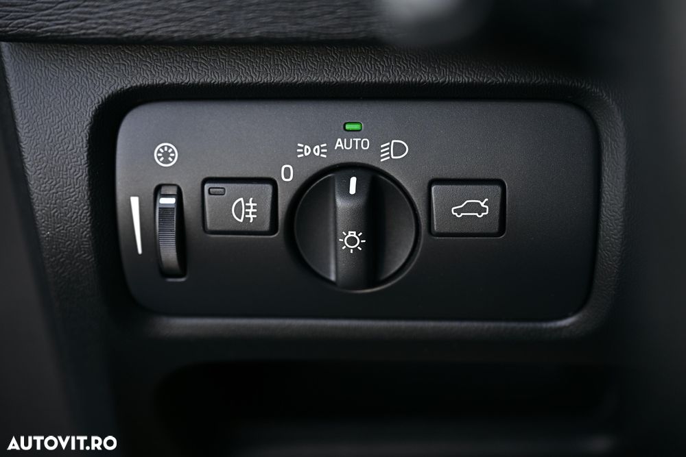 Volvo V40 D3 Geartronic RDesign - 32