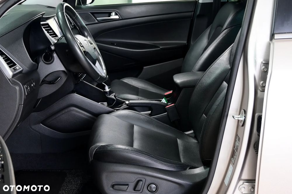 Hyundai Tucson 1.7 CRDI BlueDrive Style 2WD - 19