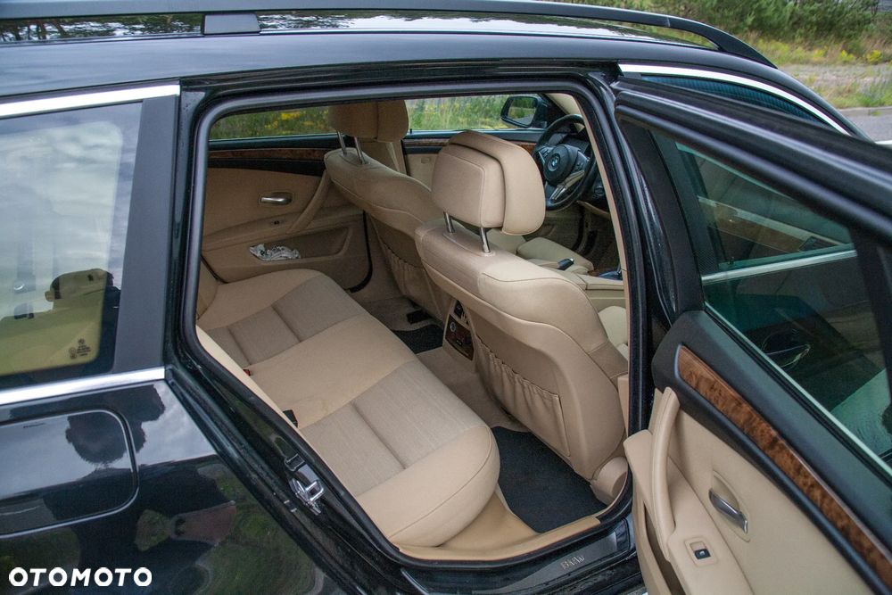 BMW Seria 5 525d Touring - 24