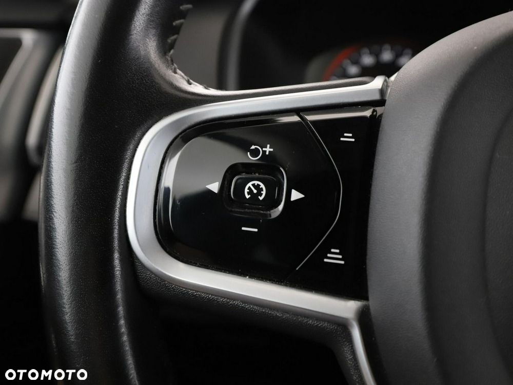 Volvo XC 90 B5 D AWD Momentum 7os - 33
