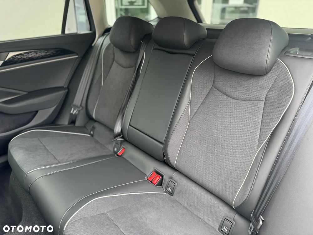 Volkswagen Passat Variant 2.0 TDI SCR Business Plus DSG - 25