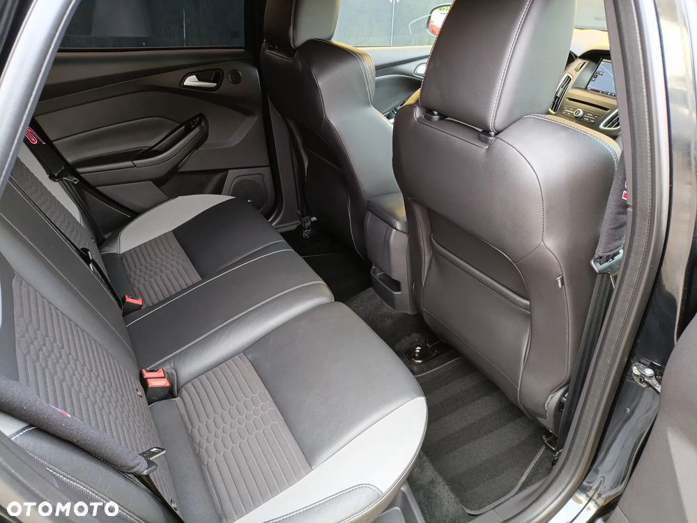 Ford Focus 2.0 EcoBoost ST mit Leder-Sport-Paket - 25