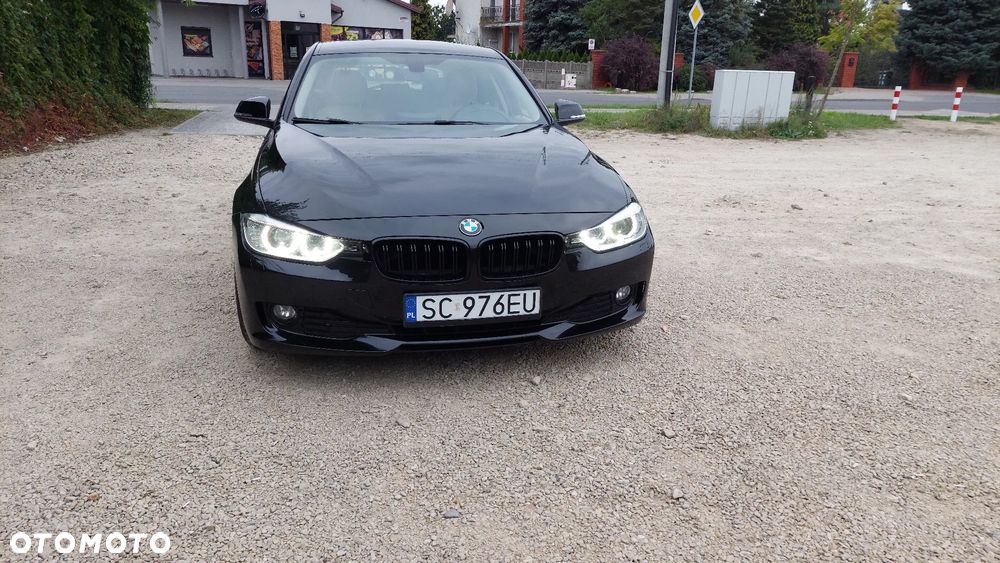 BMW Seria 3 318d DPF Touring Edition Sport - 16
