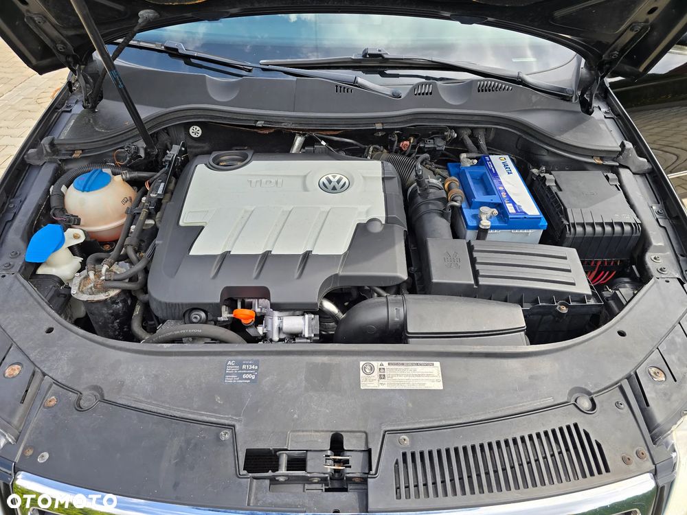 Volkswagen Passat 2.0 TDI DPF BlueMotion Technology Sportline - 36