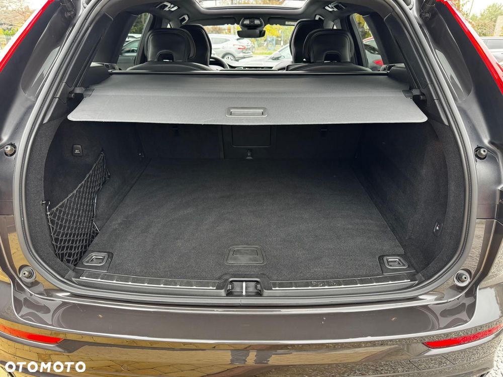 Volvo XC 60 B4 D AWD Plus Dark - 36