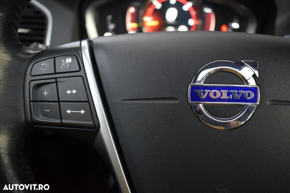 Volvo XC 60 D5 AWD Geartronic Ocean Race - 23