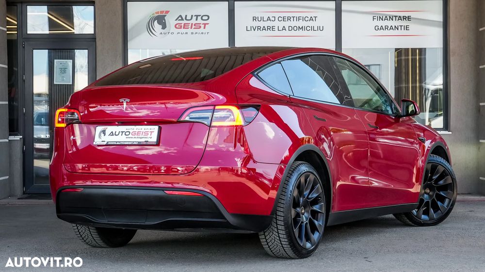 Tesla Model Y - 6