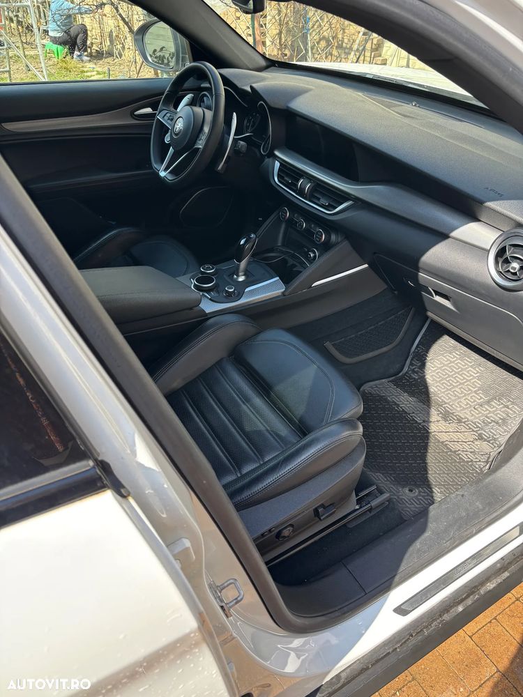 Alfa Romeo Stelvio 2.0 Turbo 16V AT8-Q4 Ti - 10