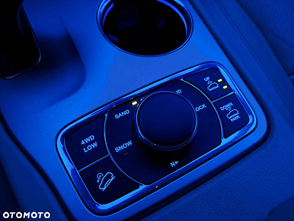 Jeep Grand Cherokee - 19