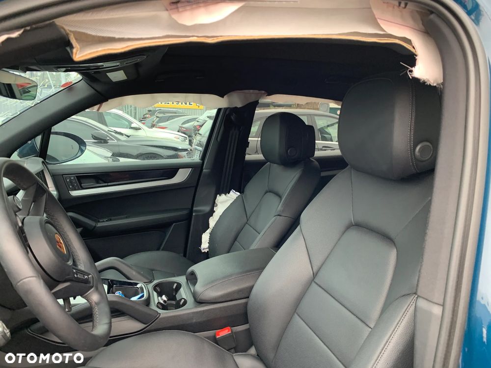 Porsche Cayenne - 21