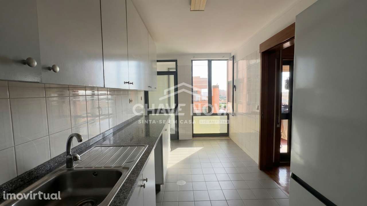 T2 c/ Lugar de Garagem e Arrumo em Santa Marinha (Candal) - Grande imagem: 3/34