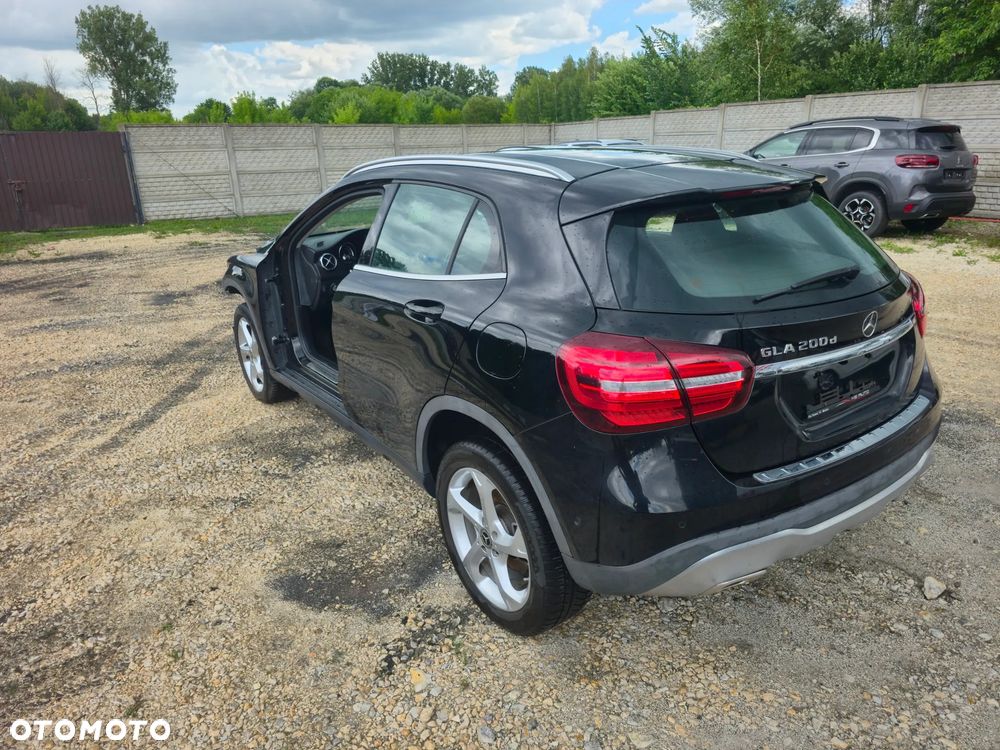 Mercedes-Benz GLA 200 d 7G-DCT - 12