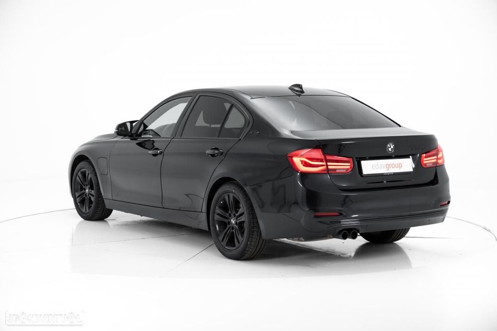 BMW 330 e iPerformance — fotografia 4