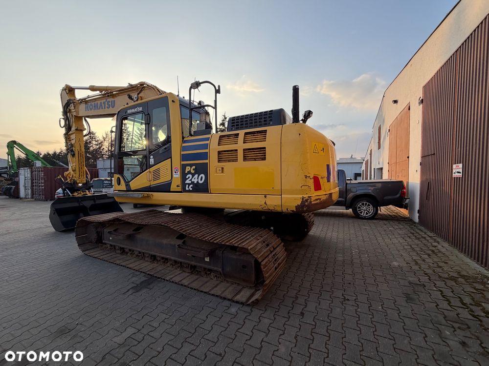 Komatsu PC240LC-11 - 4
