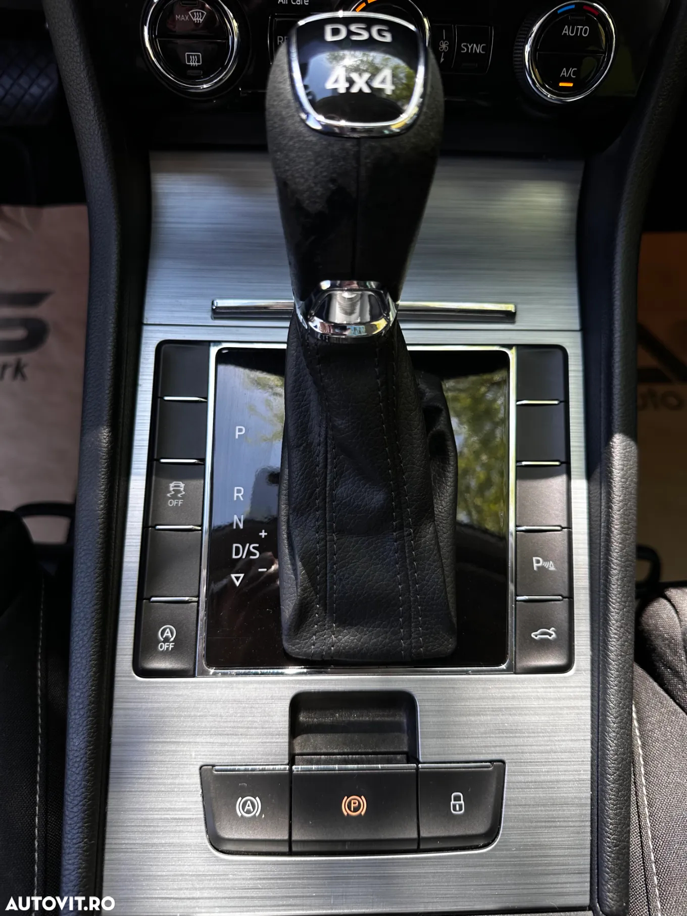 Skoda Superb Combi 2.0 TDI 4x4 DSG Premium Edition - 30