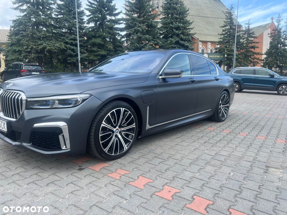BMW Seria 7 745e - 26