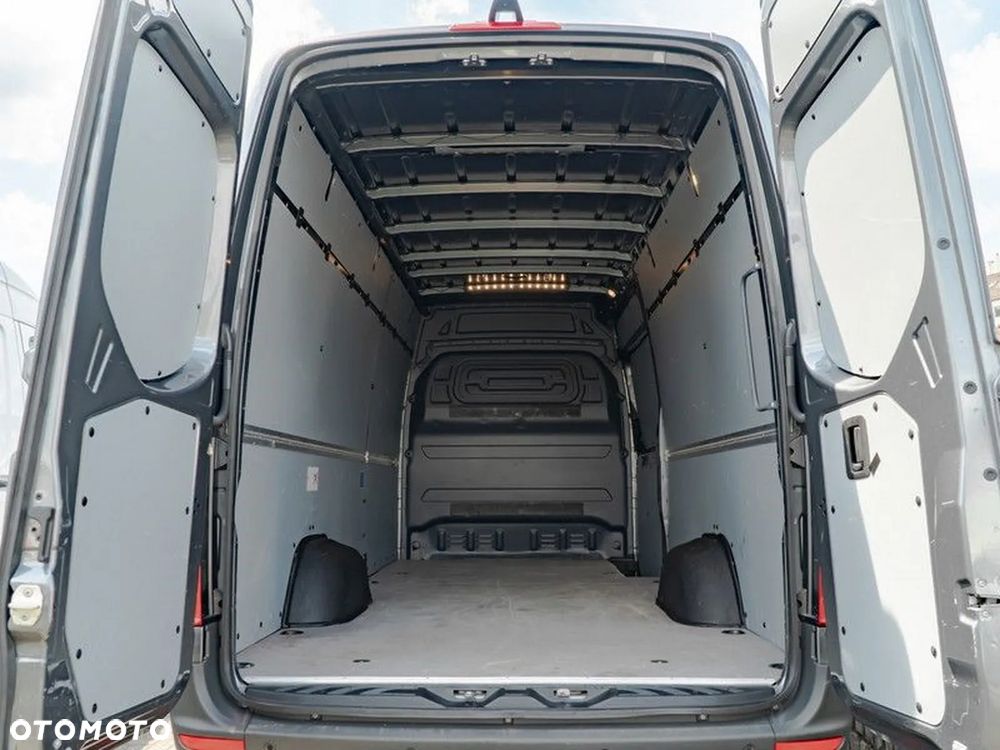 Mercedes-Benz Sprinter - 12