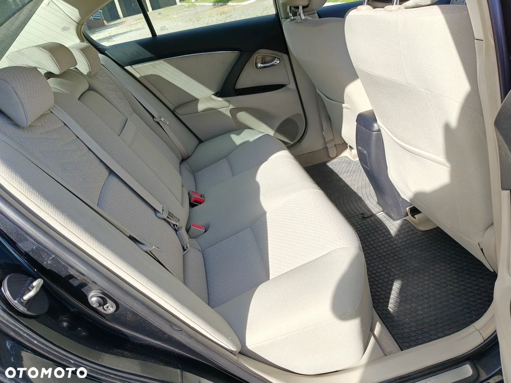 Toyota Avensis 2.0 D-4D Premium - 20