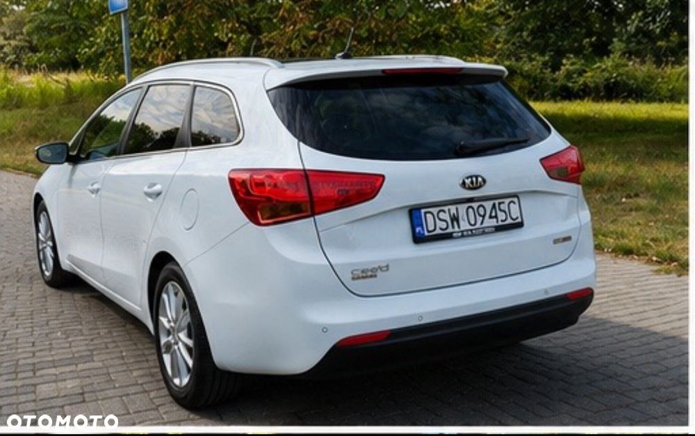 Kia Ceed 1.6 CRDi 128 Dream Team Edition - 4