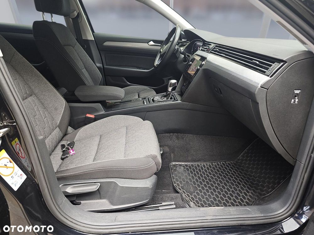 Volkswagen Passat - 13