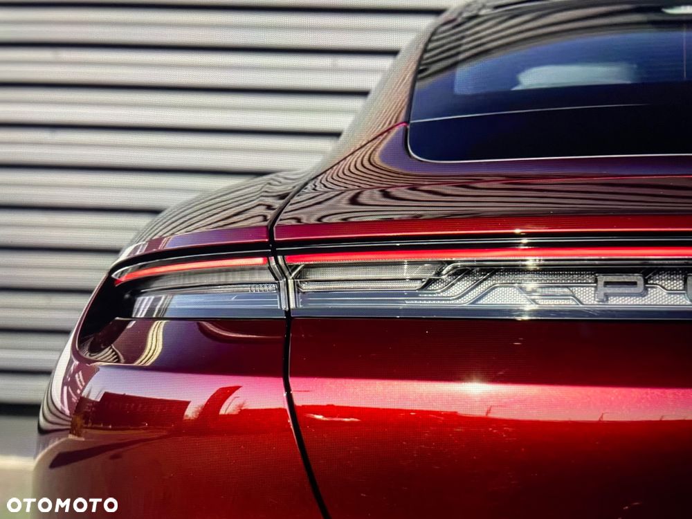 Porsche Taycan Turbo - 1