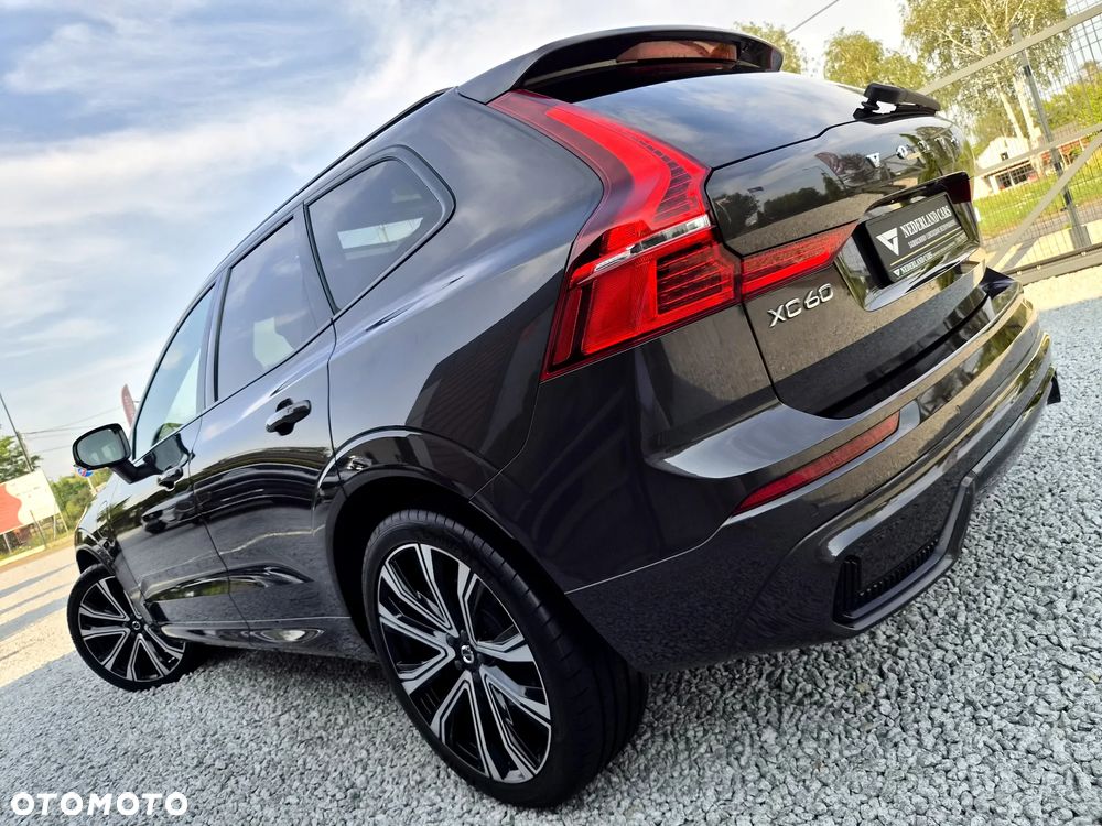 Volvo XC 60 T6 Plug-In Hybrid AWD Plus Black Edition - 37