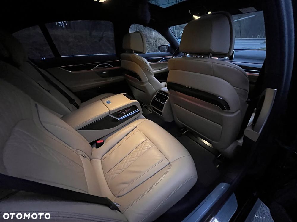 BMW Seria 7 740d xDrive - 31