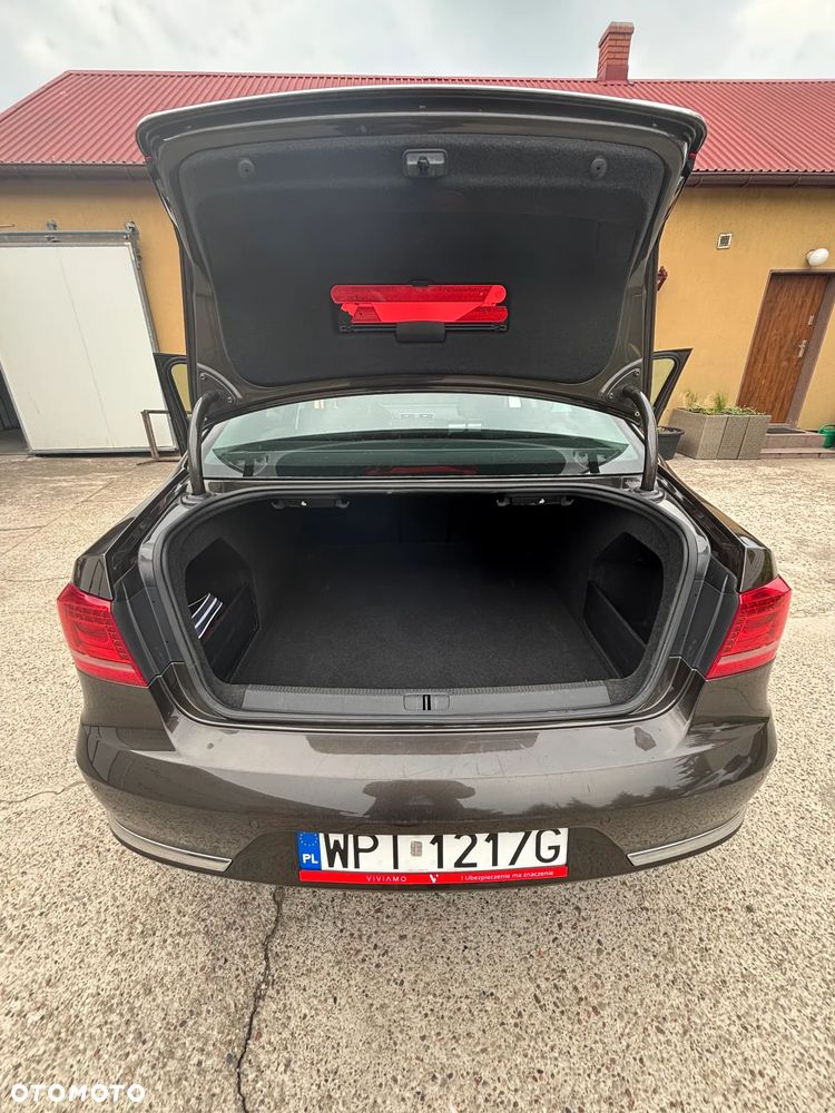 Volkswagen Passat 2.0 TDI Comfortline DSG - 13