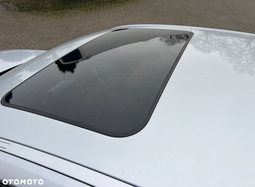 BMW Seria 3 335i Sport-Aut Luxury Line - 29