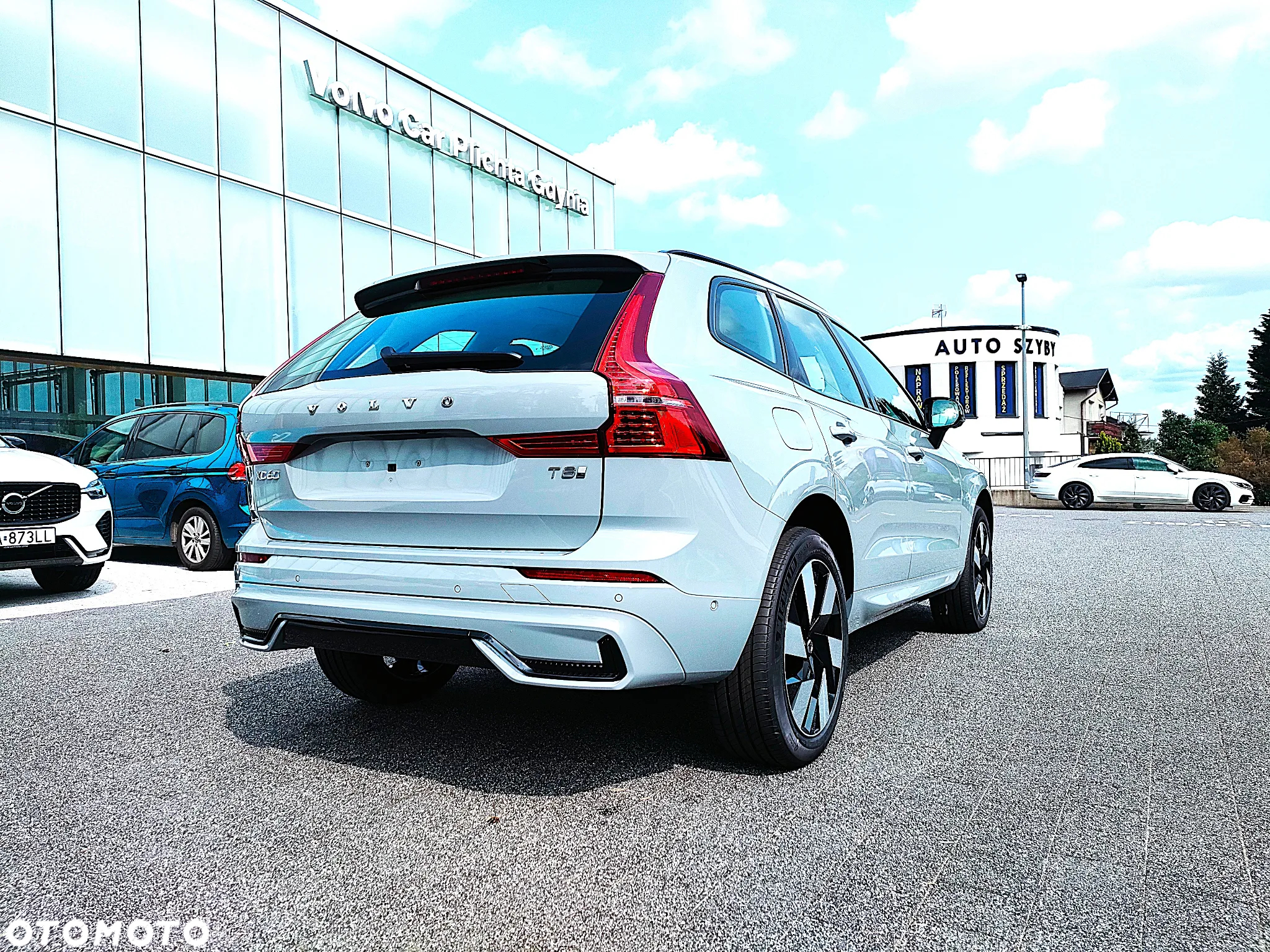 Volvo XC 60 T8 Plug-In Hybrid AWD Ultra Dark - 4