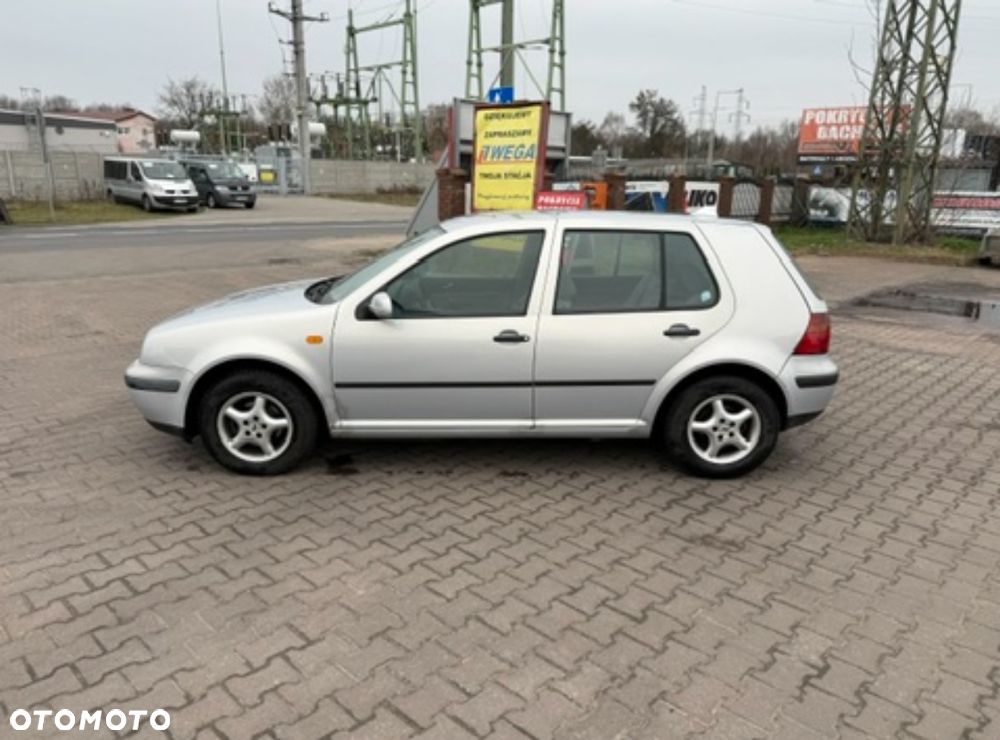 Volkswagen Golf 1.6 - 6