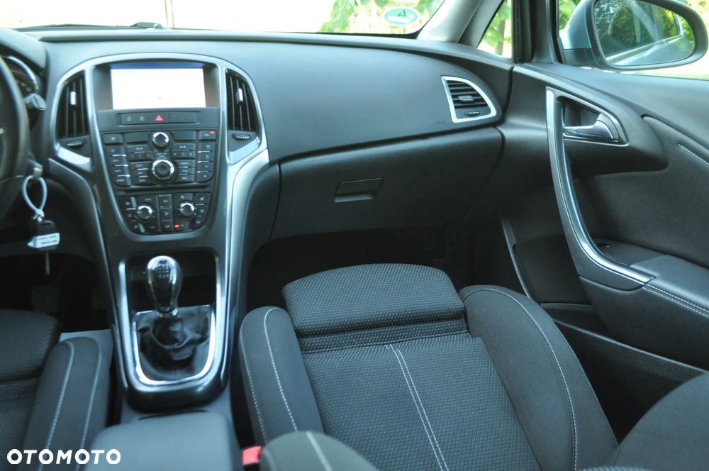 Opel Astra 1.4 Turbo Exklusiv - 25