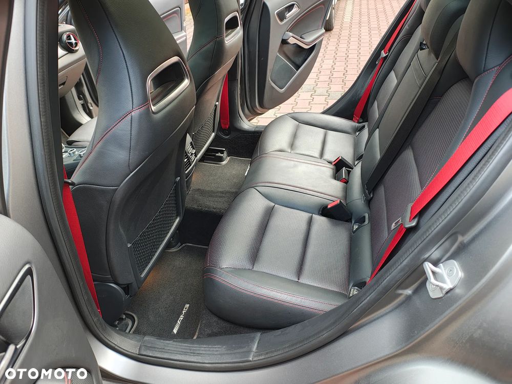 Mercedes-Benz GLA - 11