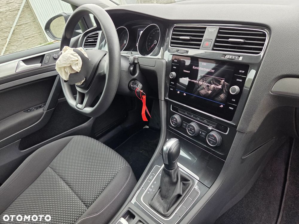 Volkswagen Golf - 11