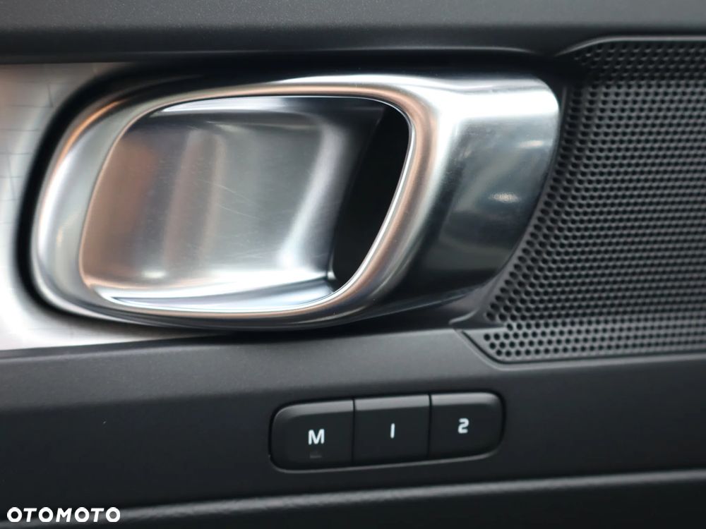 Volvo XC 40 T3 Momentum Pro - 23