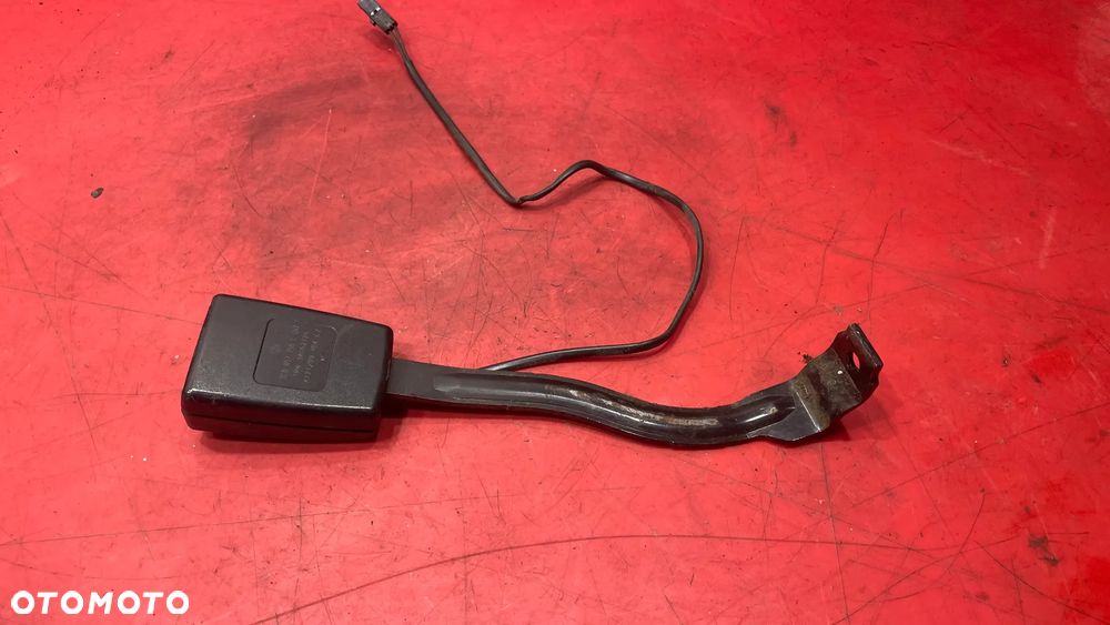 Volkswagen PASSAT B6 Prawa strona Klamra przedniego pasa bezpieczeństwa - 2