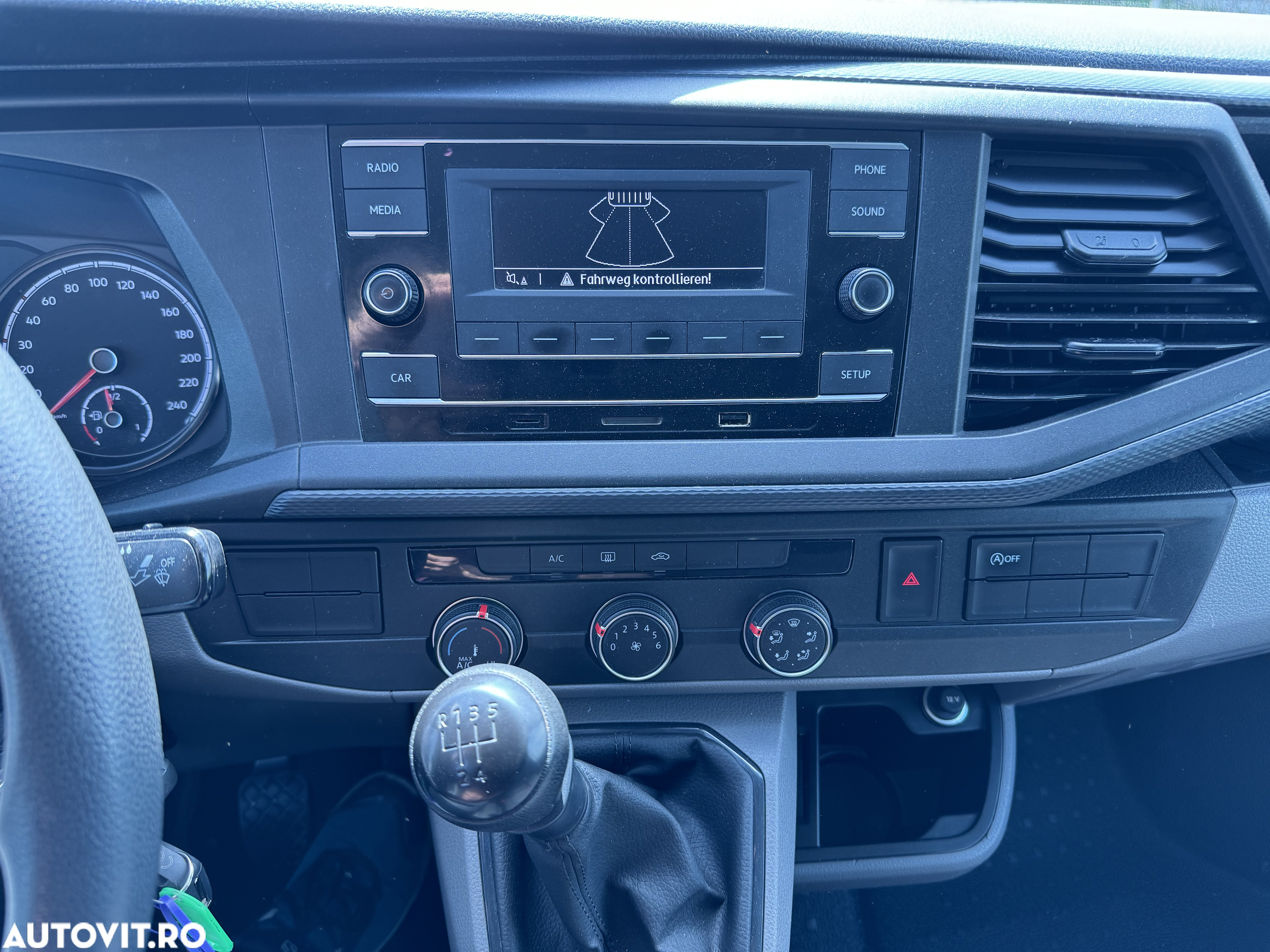 Volkswagen Transporter - 28