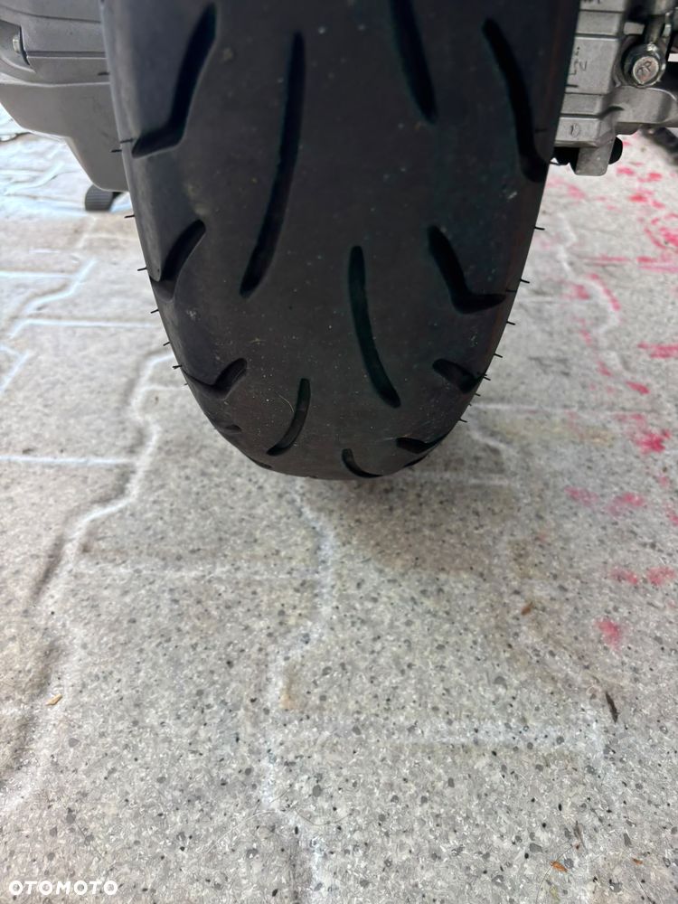 Suzuki Burgman - 22