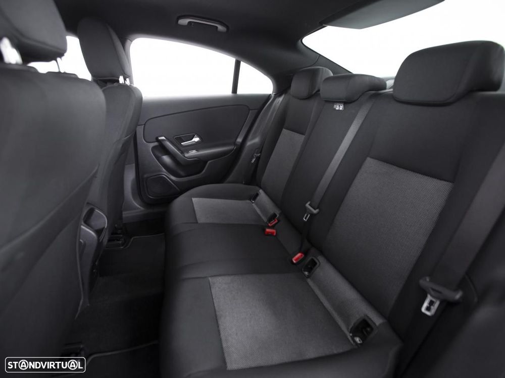 Mercedes-Benz CLA 180 d Business Solutions Frota Aut. - 11