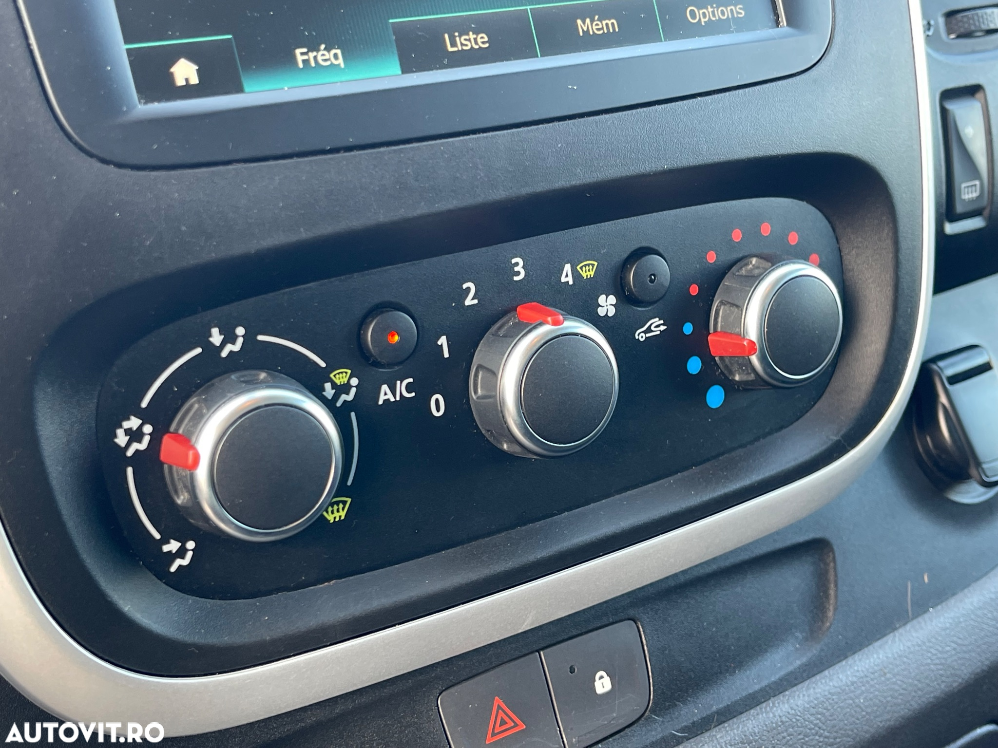 Renault Trafic - 16
