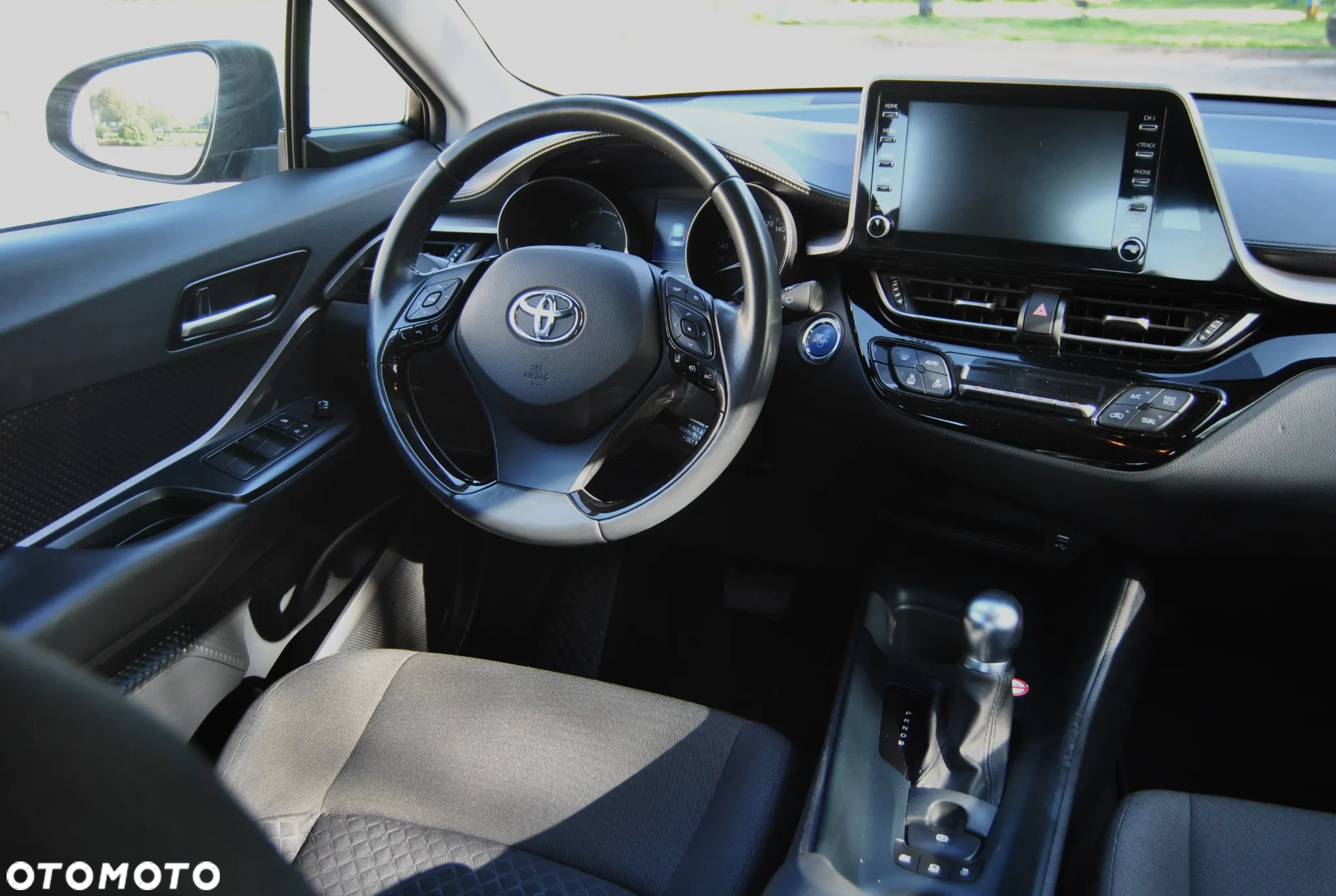 Toyota C-HR Hybrid Style Selection - 11