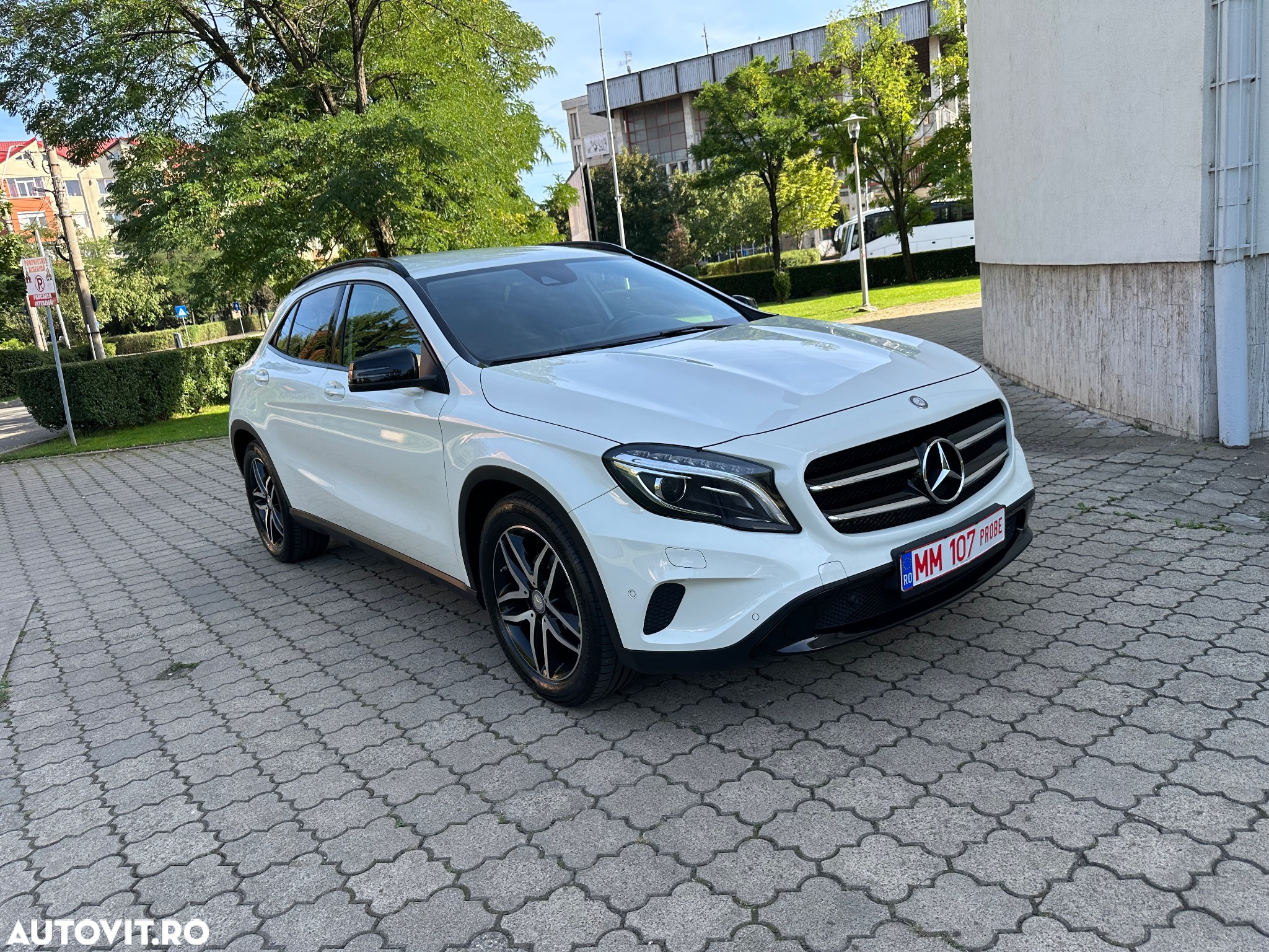 Mercedes-Benz GLA - 8