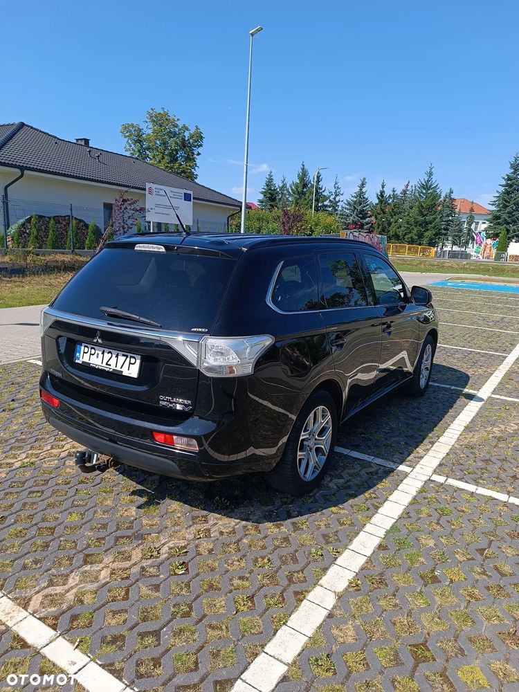Mitsubishi Outlander Instyle NAVI + - 3