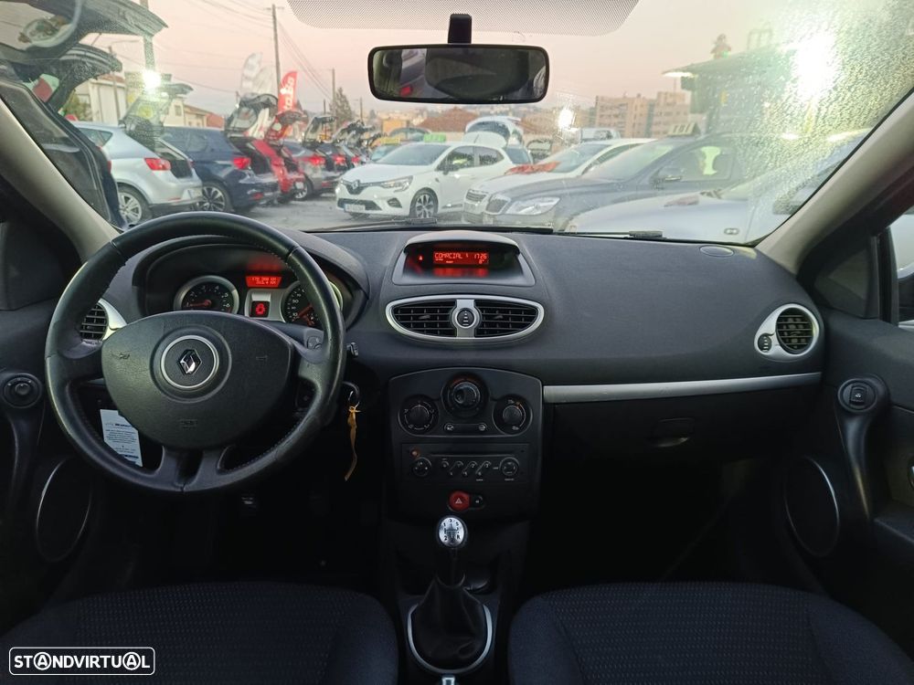 Renault Clio 1.2 16V Dynamique S - 8