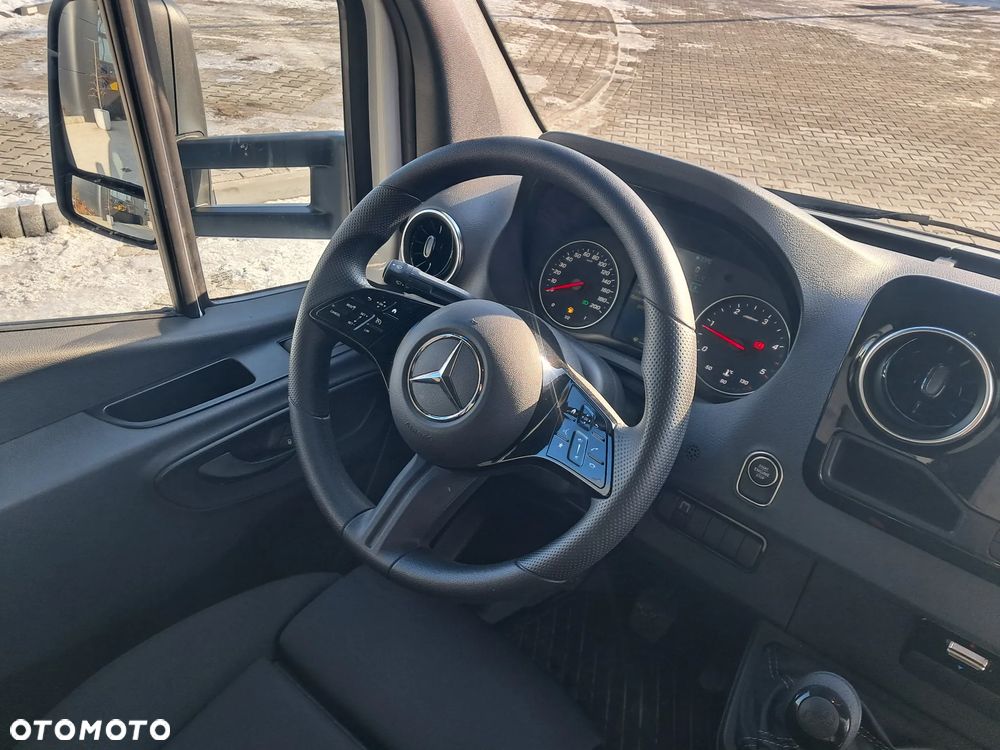 Mercedes-Benz Sprinter - 23